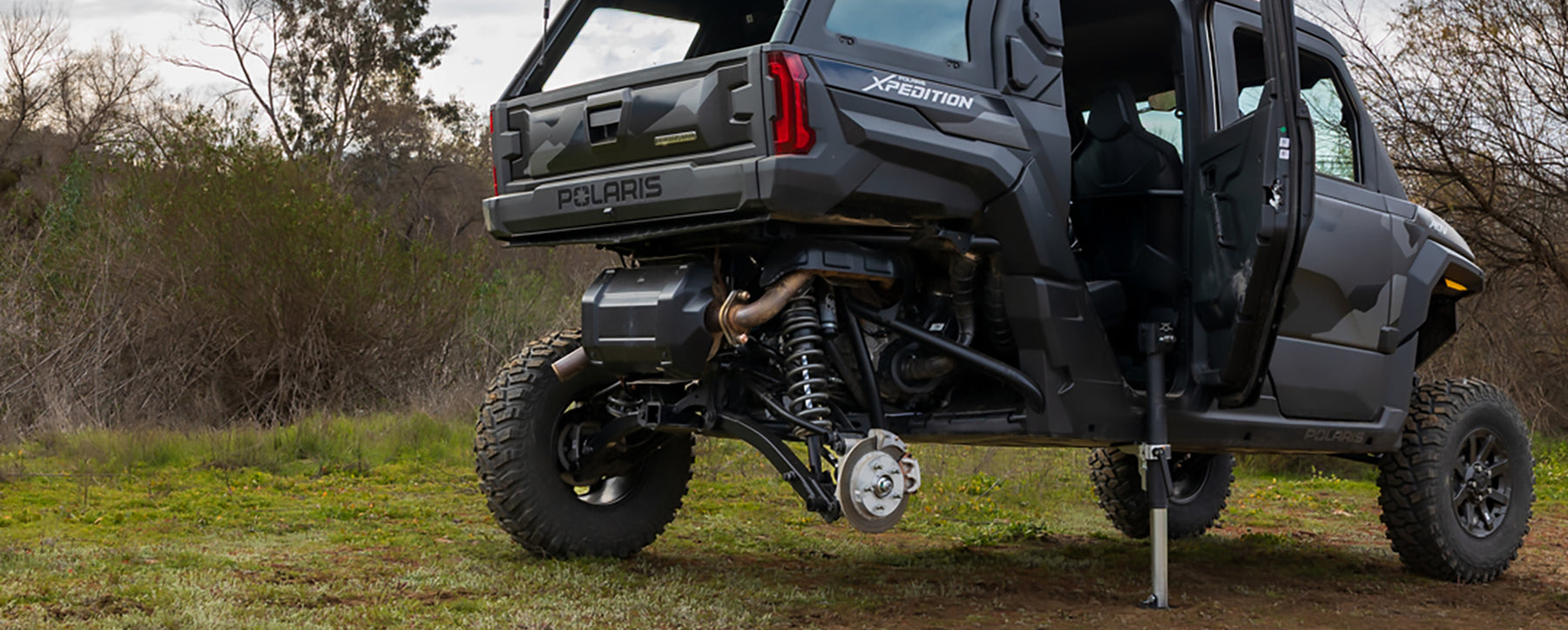 Changing a tire on a Polaris Xpedition with an AGM Manual Jack Sport